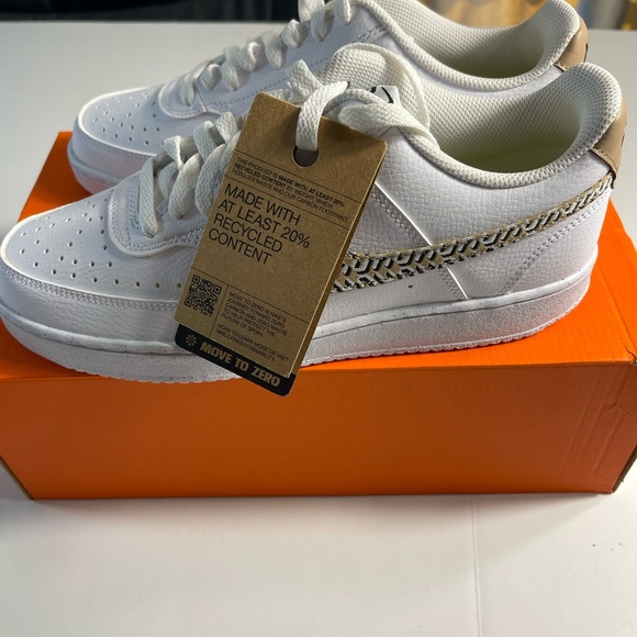 Nike Women’s Court Vision Low Next Nature x Nike United United in Victory - Picture 7 of 15